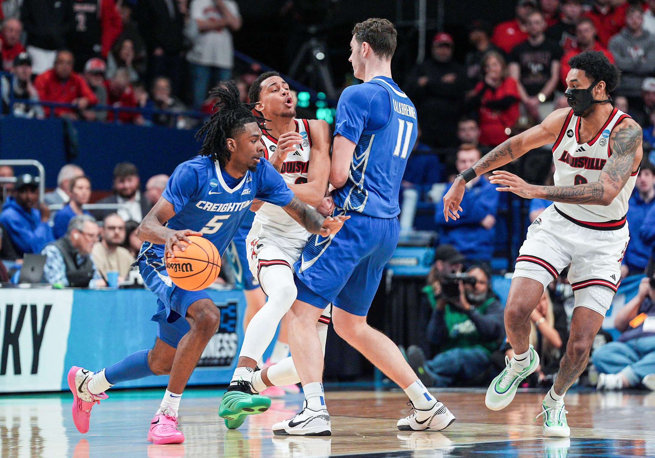 Virginia vs Louisville AI Prediction: Free CBB Betting Insights for Jan 01. Credit USA TODAY/IMAGN