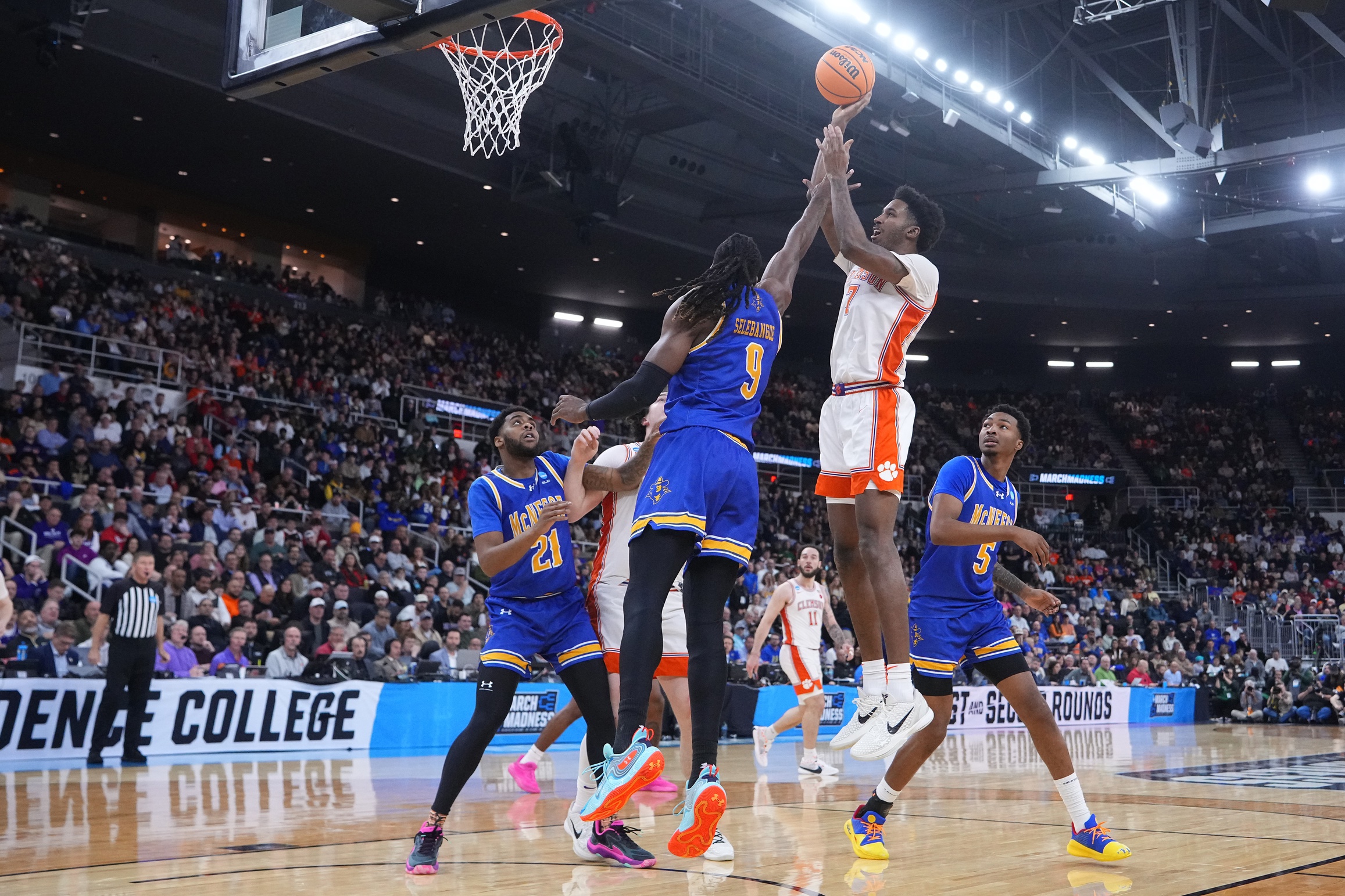 Clemson vs Syracuse AI Prediction: Free CBB Betting Insights for Jan 01. Credit USA TODAY/IMAGN