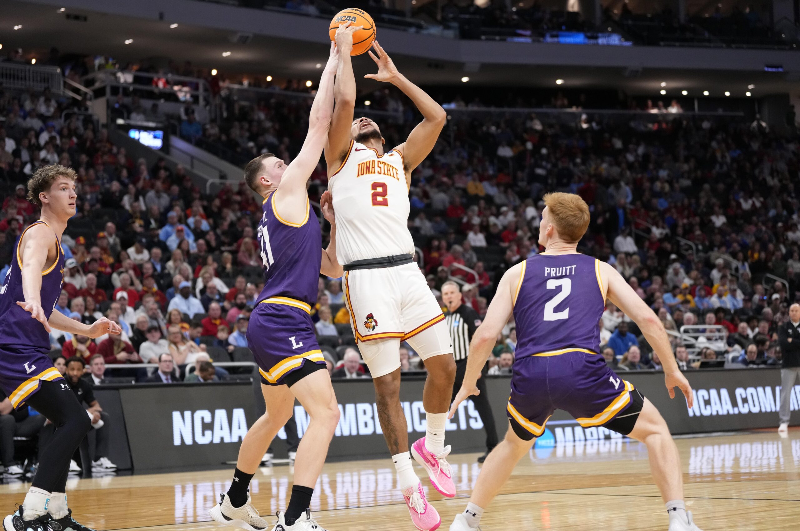  Eastern Washington vs UCLA AI Prediction: Free CBB Betting Insights for Nov 03. Credit USA TODAY/IMAGN