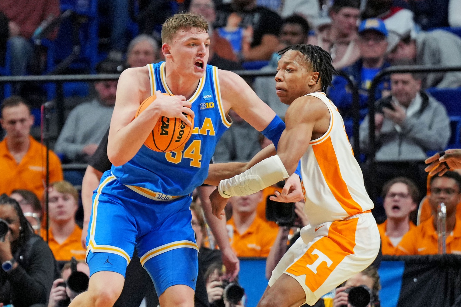 Oregon vs UCLA AI Prediction: Free CBB Betting Insights for Jan 01. Credit USA TODAY/IMAGN