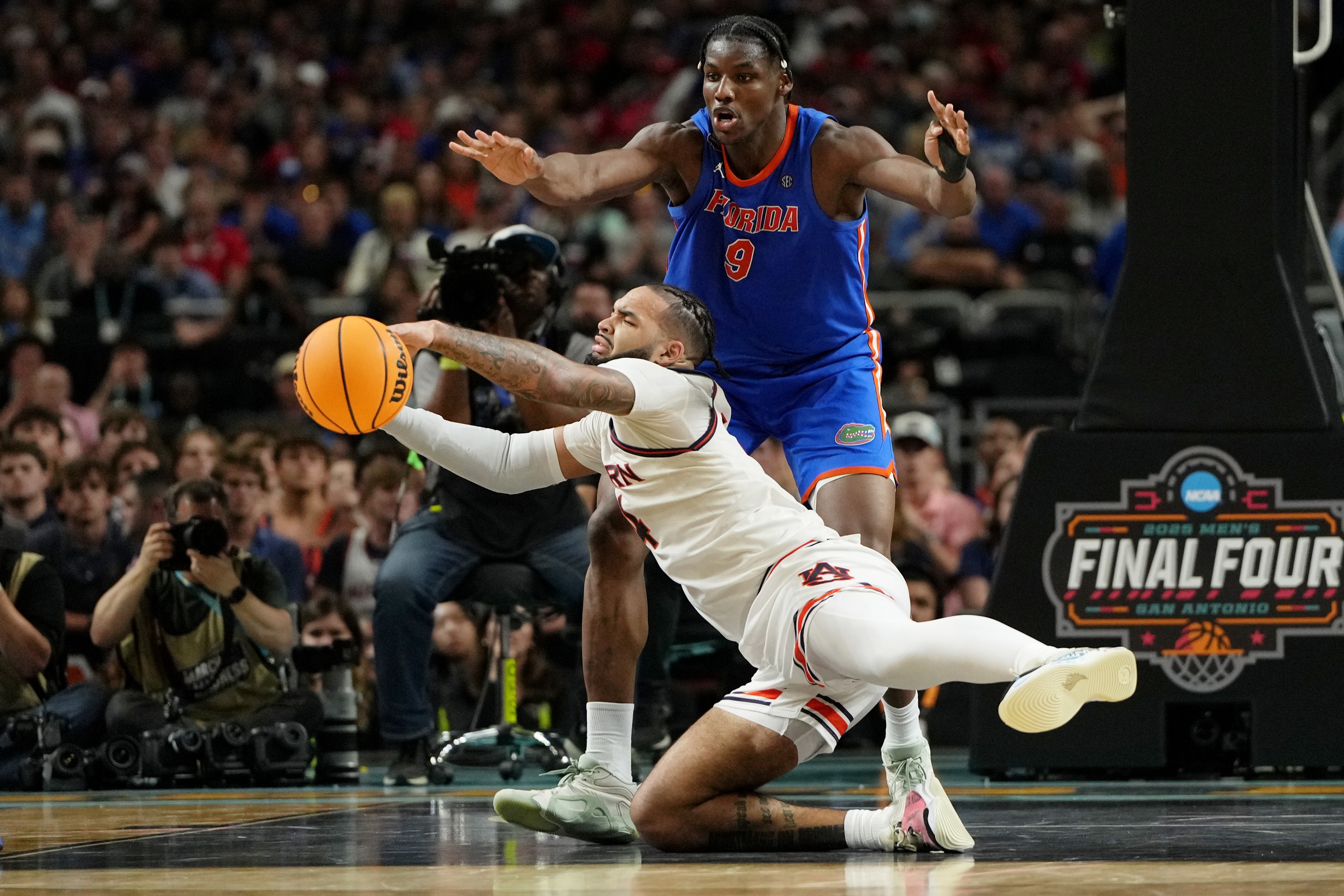 Vanderbilt vs Auburn AI Prediction: Free CBB Betting Insights for Feb 10. Credit USA TODAY/IMAGN