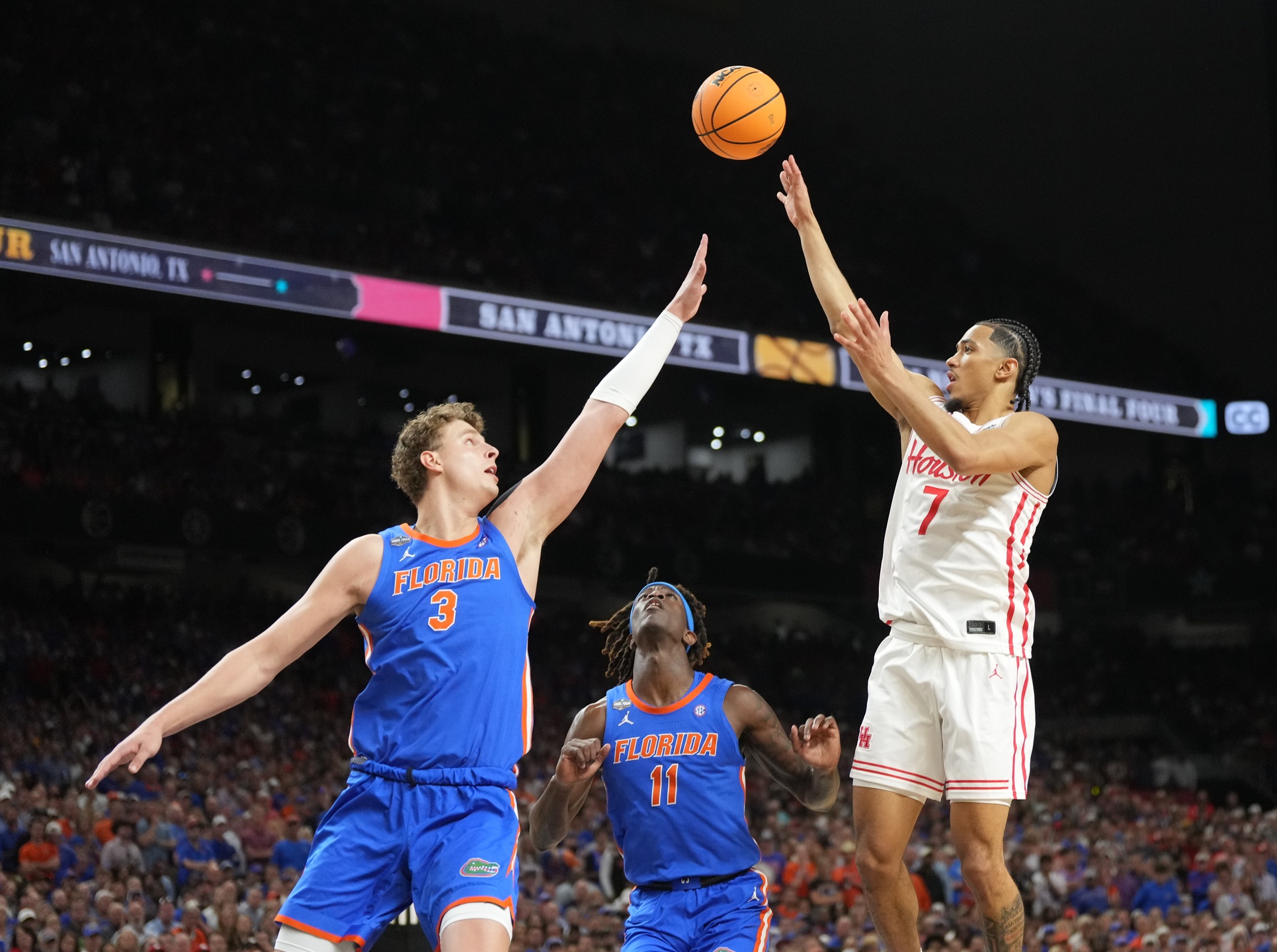 West Virginia vs Houston AI Prediction: Free CBB Betting Insights for Jan 01. Credit USA TODAY/IMAGN