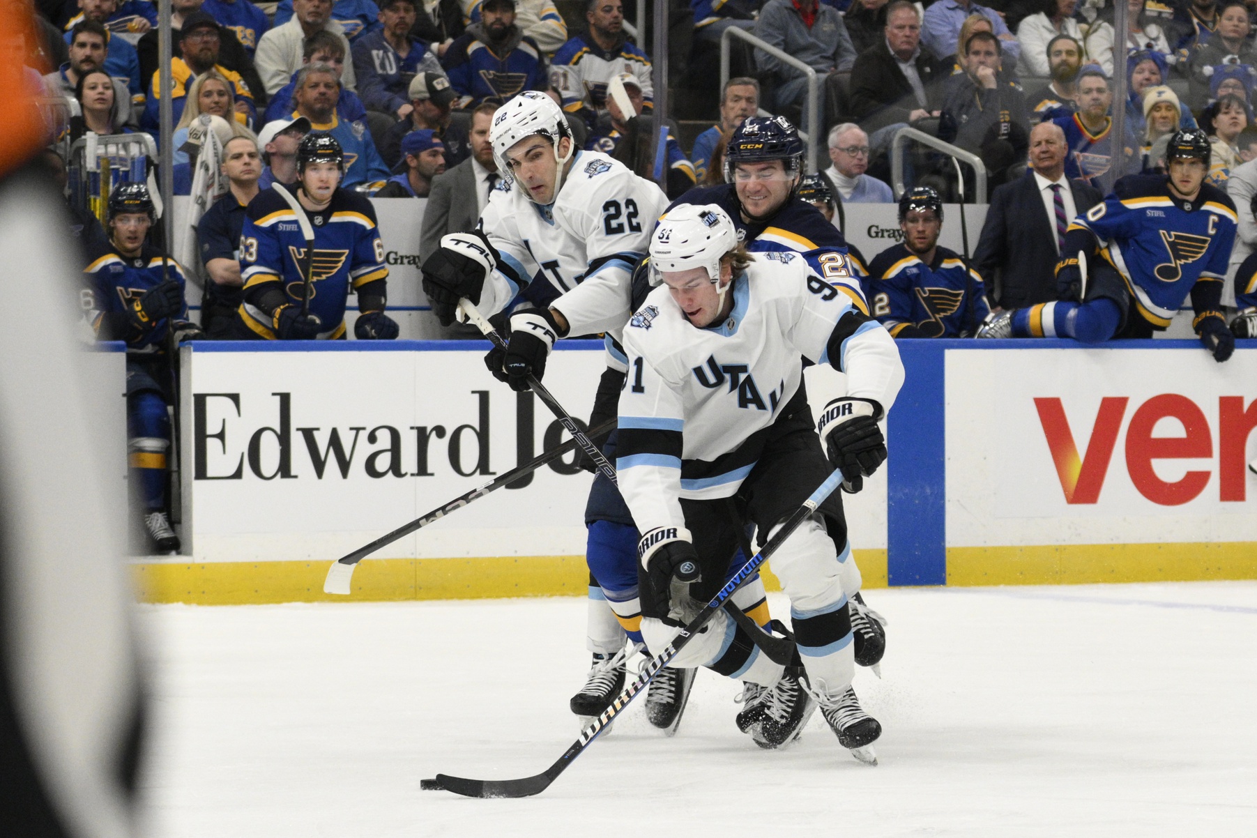 Nashville vs Utah AI Prediction: Free NHL Betting Insights for Apr 09. Credit USA TODAY/IMAGN