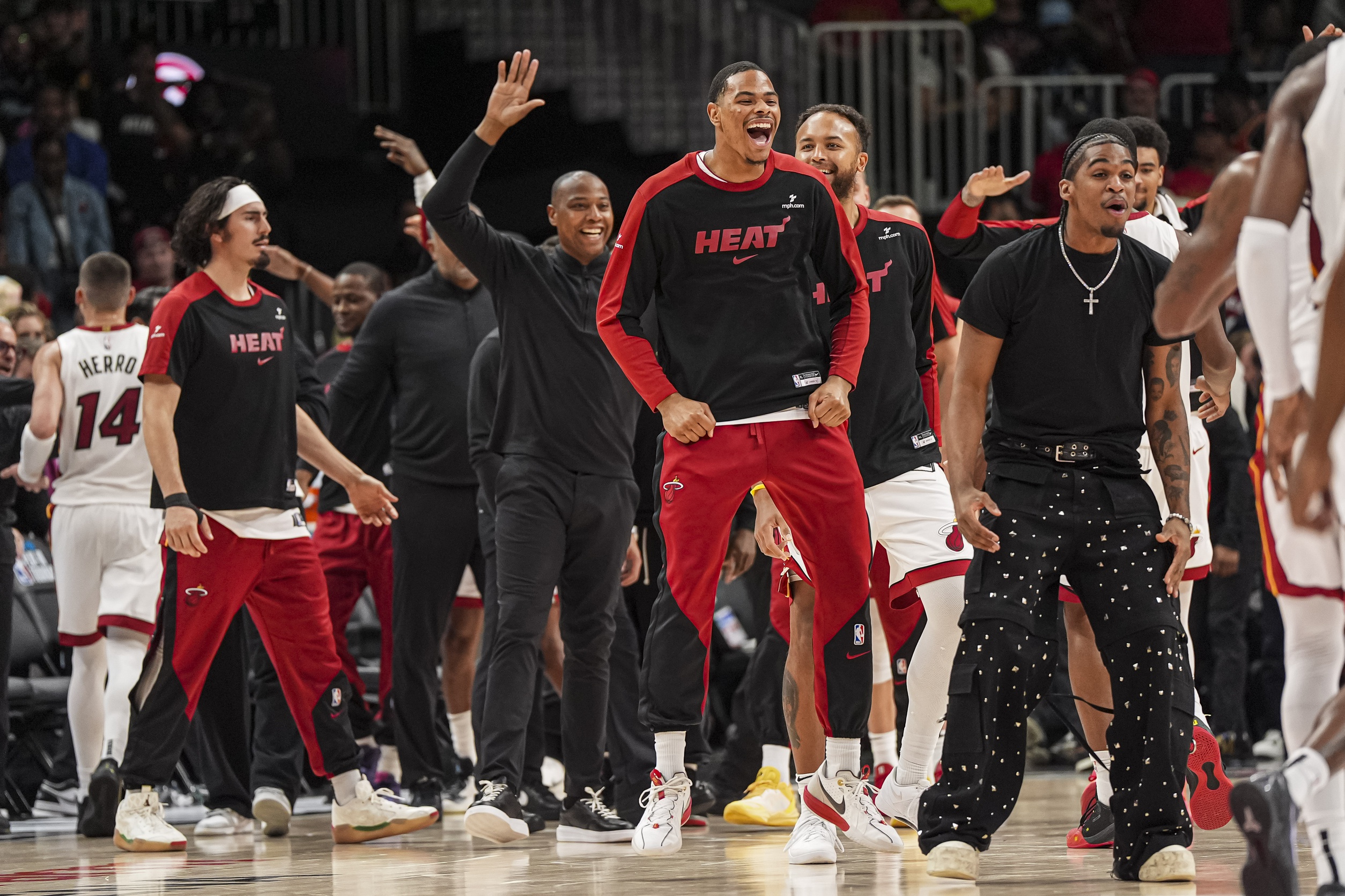  Los Angeles vs Miami AI Prediction: Free NBA Betting Insights for Jan 01. Credit USA TODAY/IMAGN