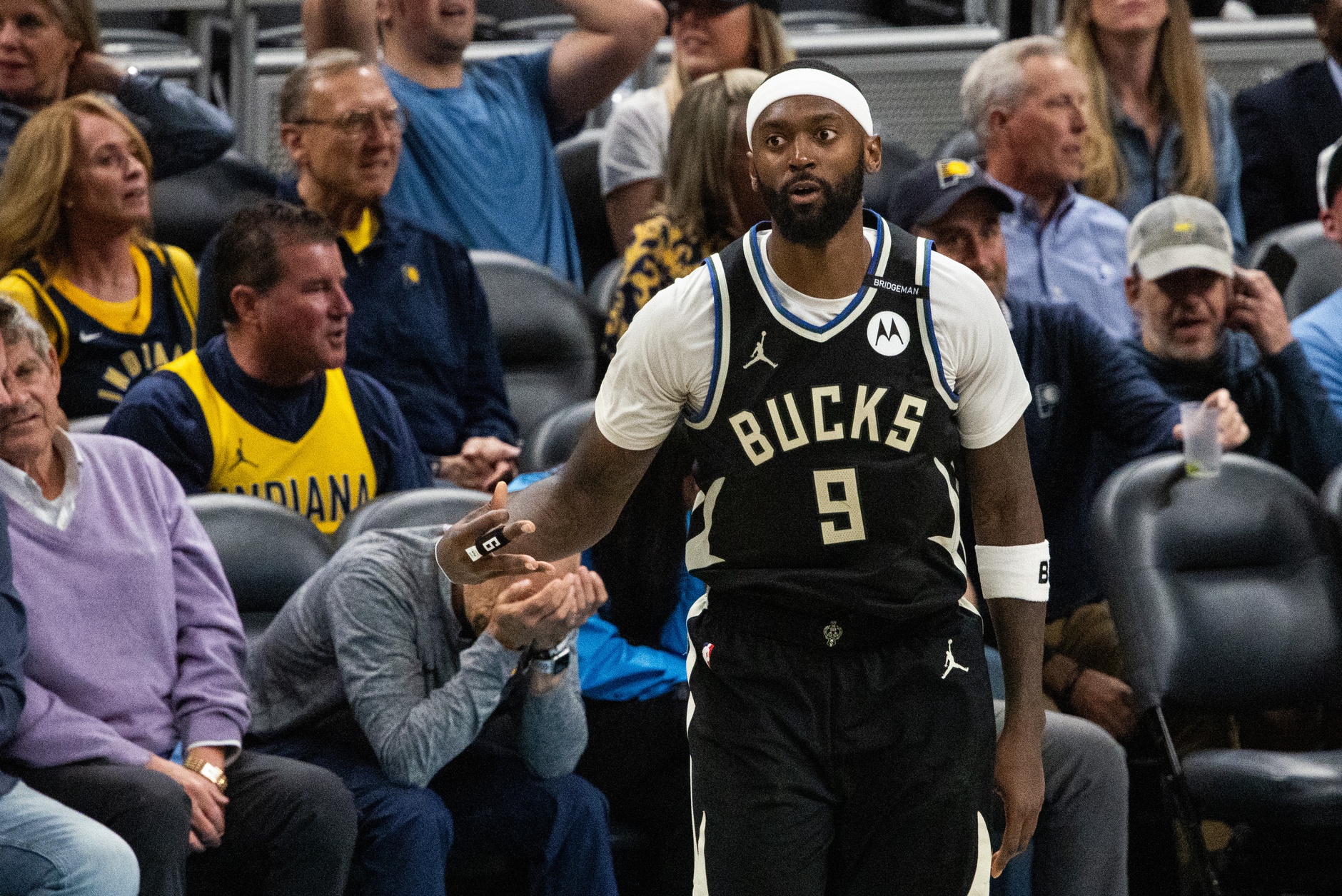  Los Angeles vs Milwaukee AI Prediction: Free NBA Betting Insights for Jan 01. Credit USA TODAY/IMAGN