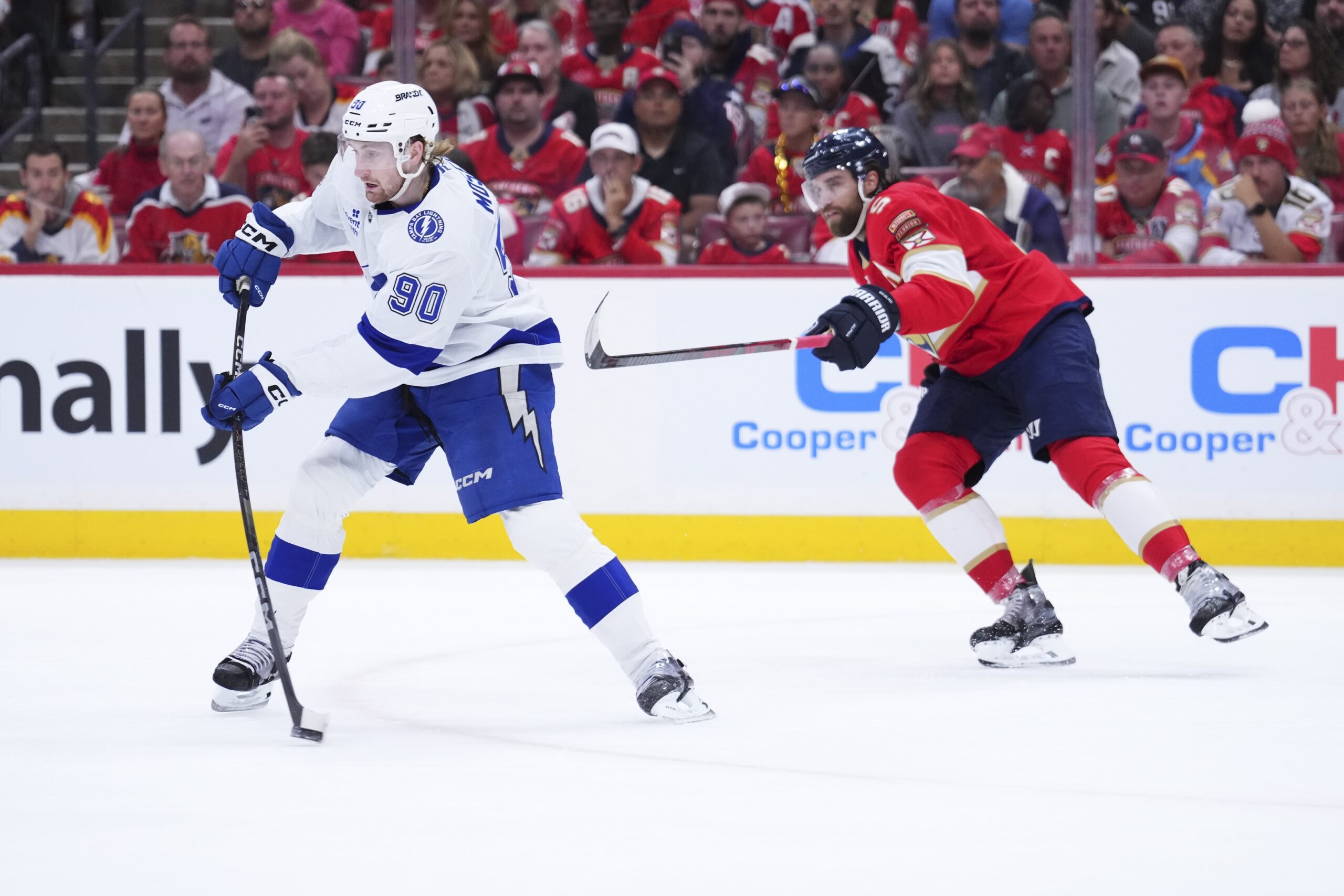  Toronto vs Tampa Bay AI Prediction: Free NHL Betting Insights for Feb 25. Credit USA TODAY/IMAGN