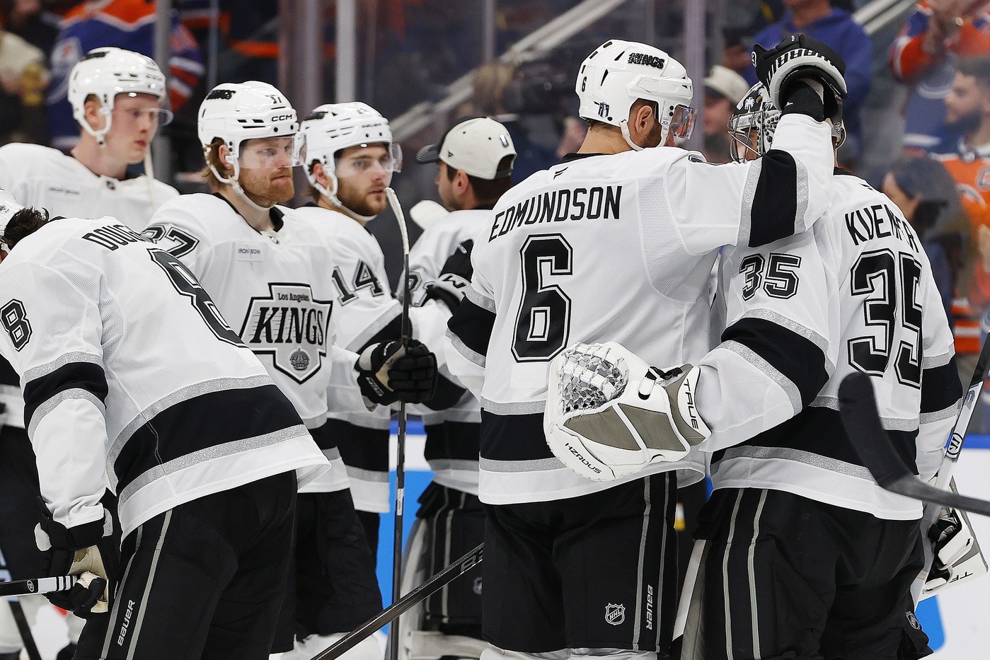  Tampa Bay vs Los Angeles AI Prediction: Free NHL Betting Insights for Jan 01. Credit USA TODAY/IMAGN
