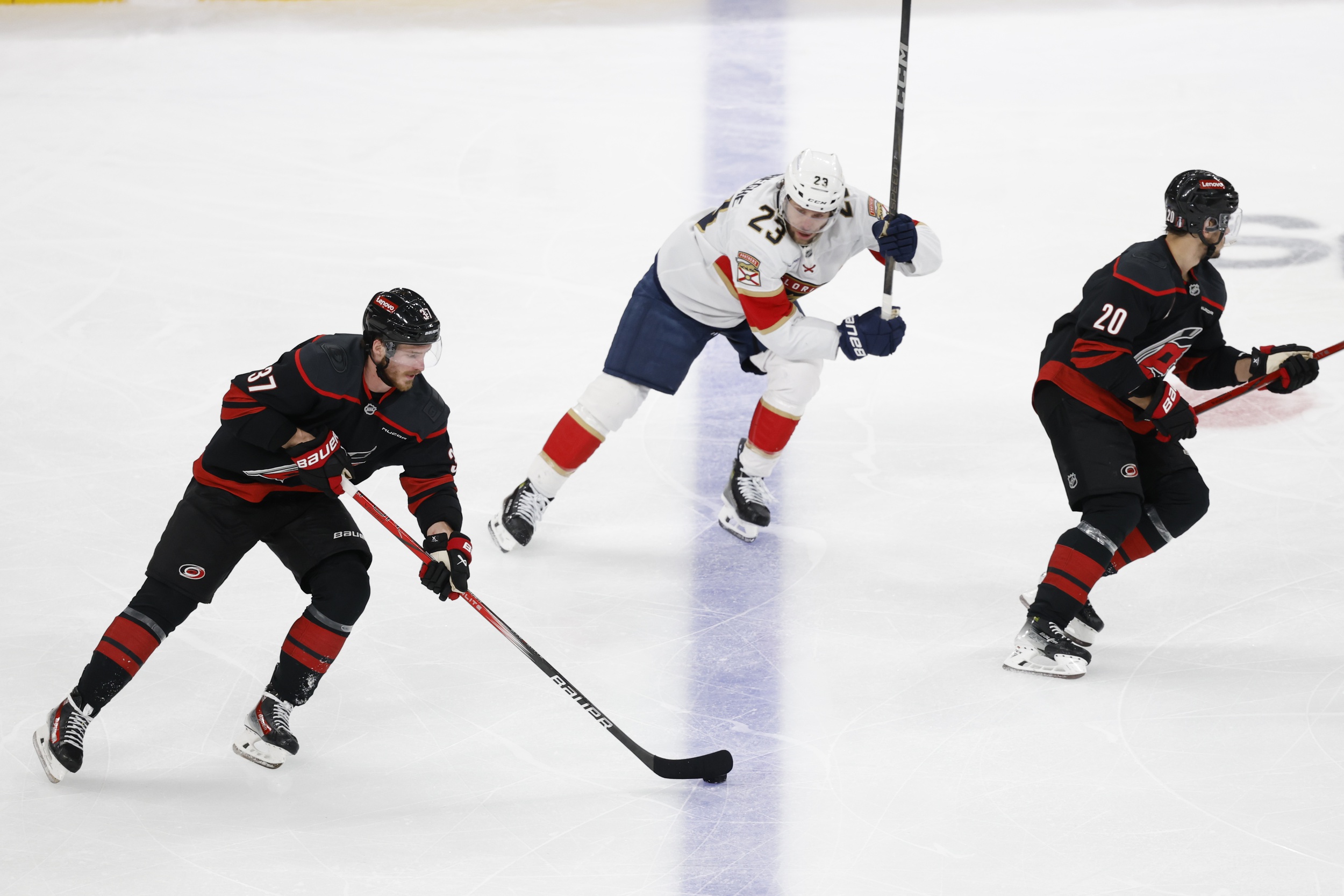 Carolina vs Chicago AI Prediction: Free NHL Betting Insights for Apr 09. Credit USA TODAY/IMAGN
