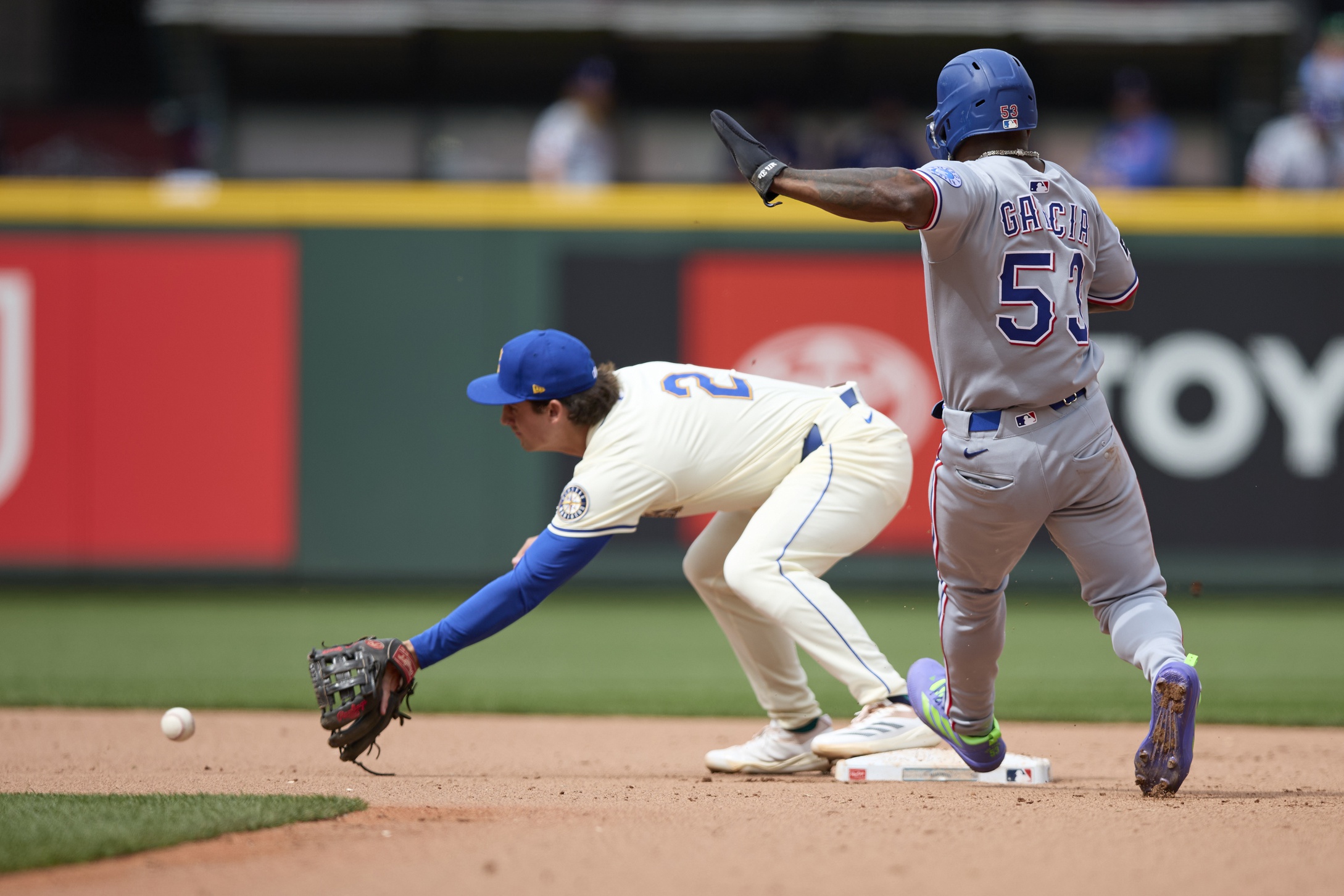 The Chicago White Sox visit T-Mobile Park on Tuesday, August 5, 2025 to face the Seattle Mariners in a matchup featuring a rebuilding club traveling to a team battling for playoff relevance. Seattle enters as moderate favorites—approximately –160 on the money line and –1.5 on the run line, with the over/under set near 7.5 runs—reflecting confidence in home-field pitching control and path to runs in a tight affair. Chicago White Sox vs Seattle AI Prediction: Free MLB Betting Insights for Aug 05. Credit USA TODAY/IMAGN