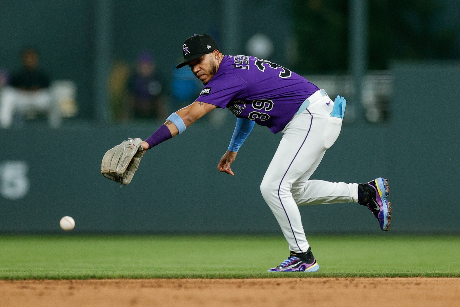 The Toronto Blue Jays travel to Coors Field on Tuesday, August 5, 2025 to face the Colorado Rockies in a matchup where altitude, offense, and momentum collide. Toronto enters as heavy favorites—approximately –231 on the money line and –1.5 on the run line, with an over/under near 11.5 runs, reflecting expectations of a high-scoring event tilted by Coors’ extreme hitter environment. Toronto vs Colorado AI Prediction: Free MLB Betting Insights for Aug 05. Credit USA TODAY/IMAGN