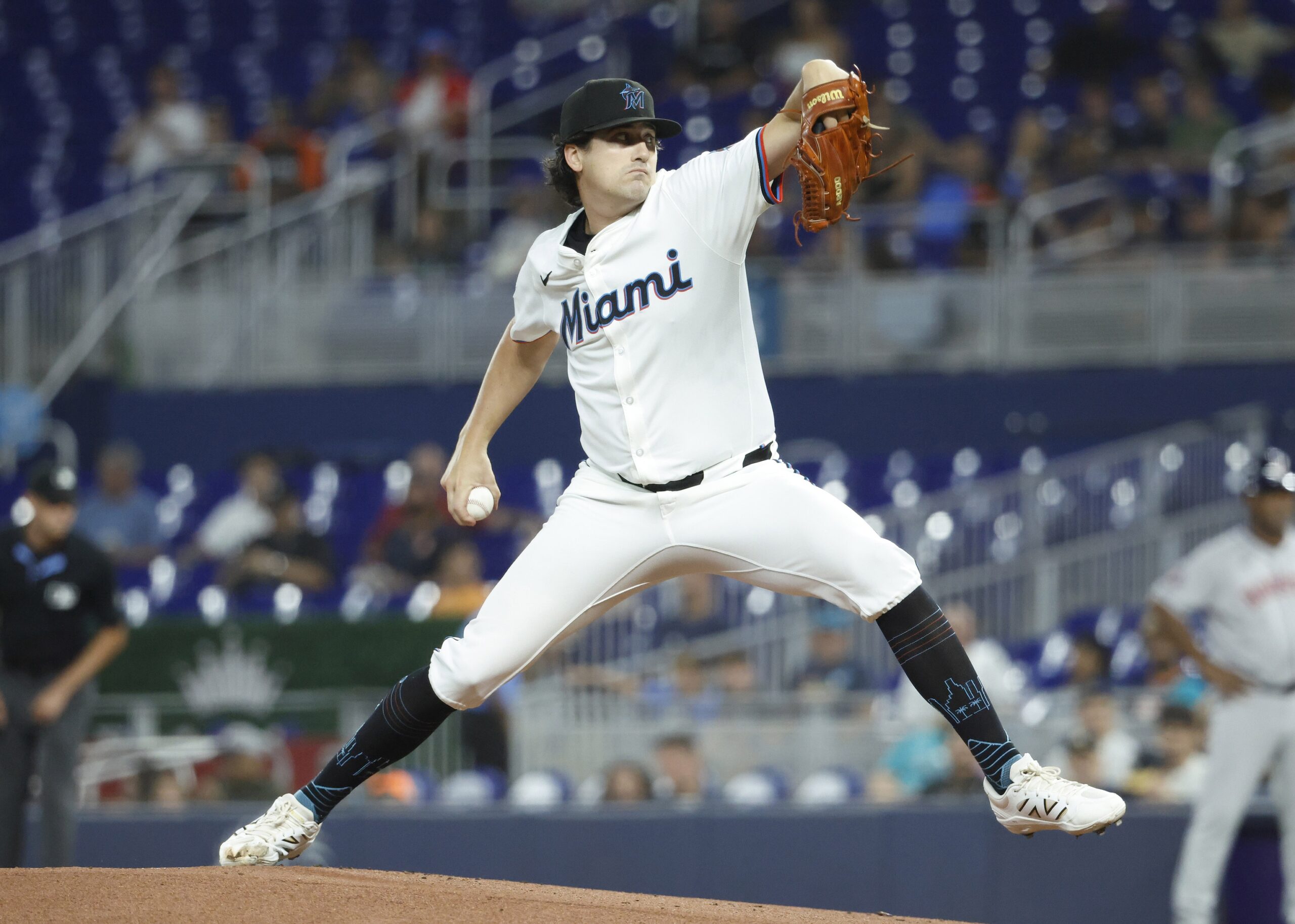 The Houston Astros travel to Miami’s loanDepot park to take on the Marlins on August 6, 2025, with first pitch at approximately 3:40 PM ET. Miami opens as a light underdog, with the Astros favored around –1.5 on the run line and totals projected near 8.5 runs, reflecting expectations for a competitive but Astros-tilted matchup. Houston vs Miami AI Prediction: Free MLB Betting Insights for Aug 06. Credit USA TODAY/IMAGN