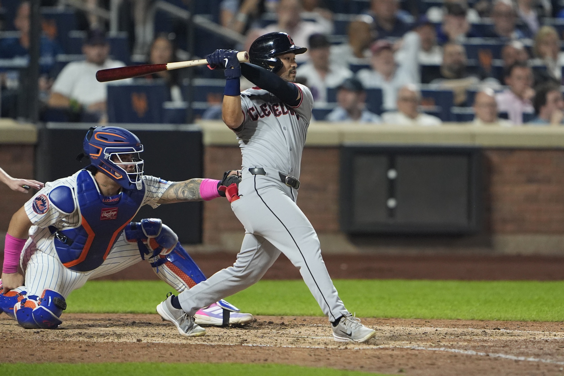 The Cleveland Guardians (≈56–55) travel to Citi Field on Wednesday, August 6, 2025, to take on the New York Mets (≈63–51) in a pivotal rubber game of their season series. The Mets are listed as home favorites—roughly −178 on the money line and −1.5 on the run line—with the over/under set at 8 runs, signaling confidence in their rotation and structured bullpen. Cleveland vs New York Mets AI Prediction: Free MLB Betting Insights for Aug 06. Credit USA TODAY/IMAGN
