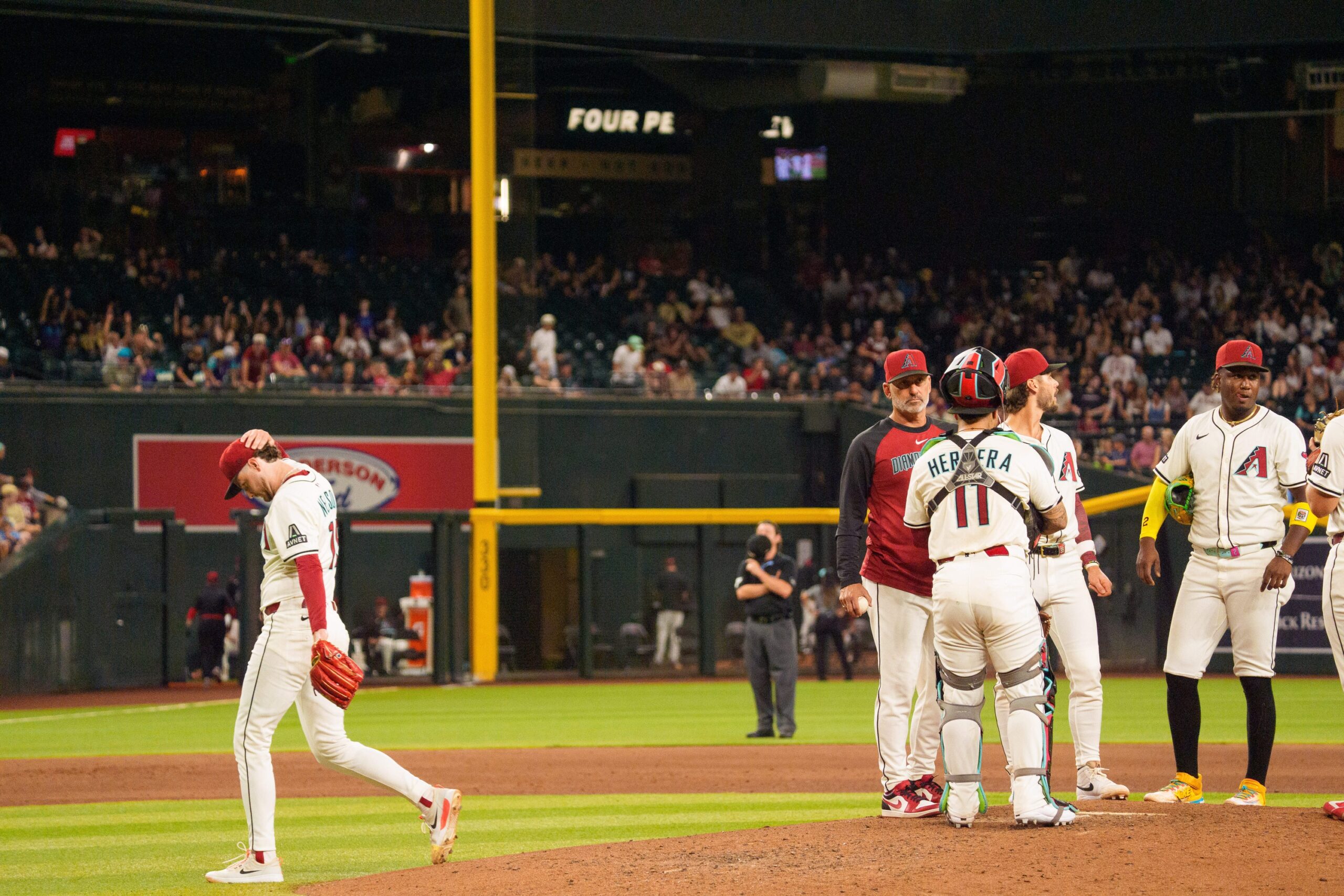 The San Diego Padres travel to Chase Field to face the Arizona Diamondbacks on August 6, 2025, with first pitch set for about 9:40 PM ET. The Diamondbacks open as slight favorites—roughly –1.5 on the run line—with a total set around 8.5 in a closely contested NL West matchup. San Diego vs Arizona AI Prediction: Free MLB Betting Insights for Aug 06. Credit USA TODAY/IMAGN