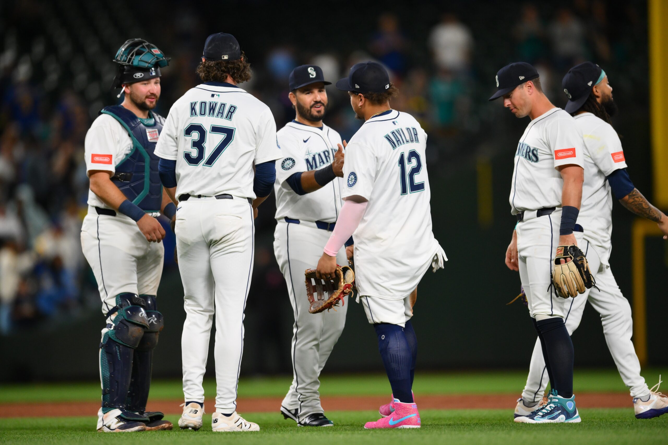 The Chicago White Sox visit T-Mobile Park to face the Seattle Mariners on August 6, 2025, with first pitch scheduled around 9:40 PM ET. Seattle enters as a clear favorite—about –1.5 on the run line and –130 on the moneyline—with total runs projected near 7.5 in what appears to be a spot favoring the hosts. Chicago White Sox vs Seattle AI Prediction: Free MLB Betting Insights for Aug 06. Credit USA TODAY/IMAGN